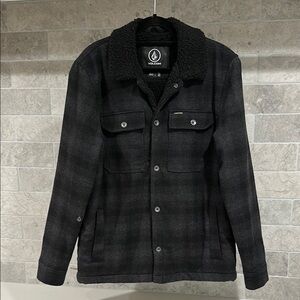 Volcom Black Jacket with Rugged Design